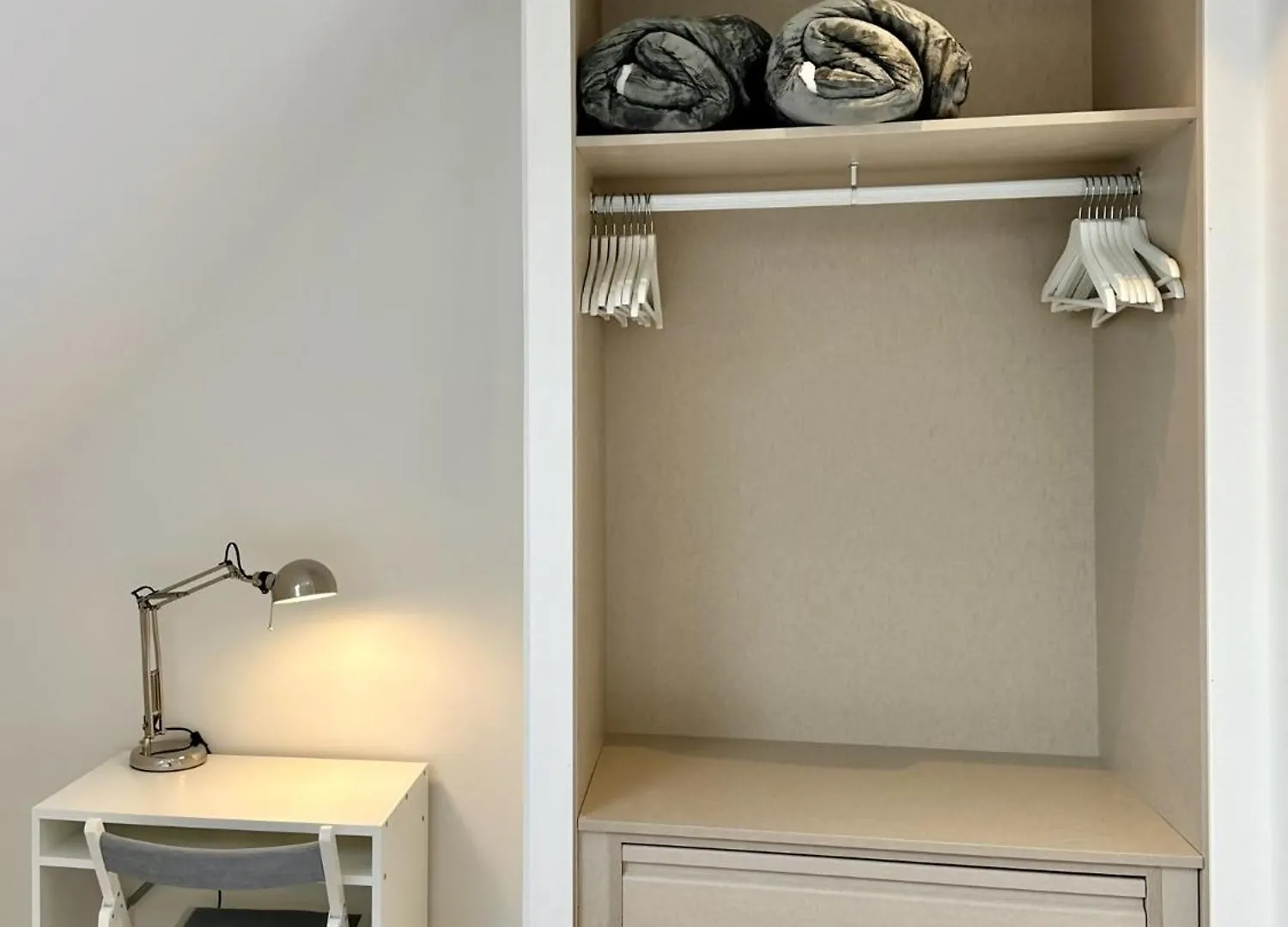Aparthotel Apartamentos Noviembre Madrid Spain